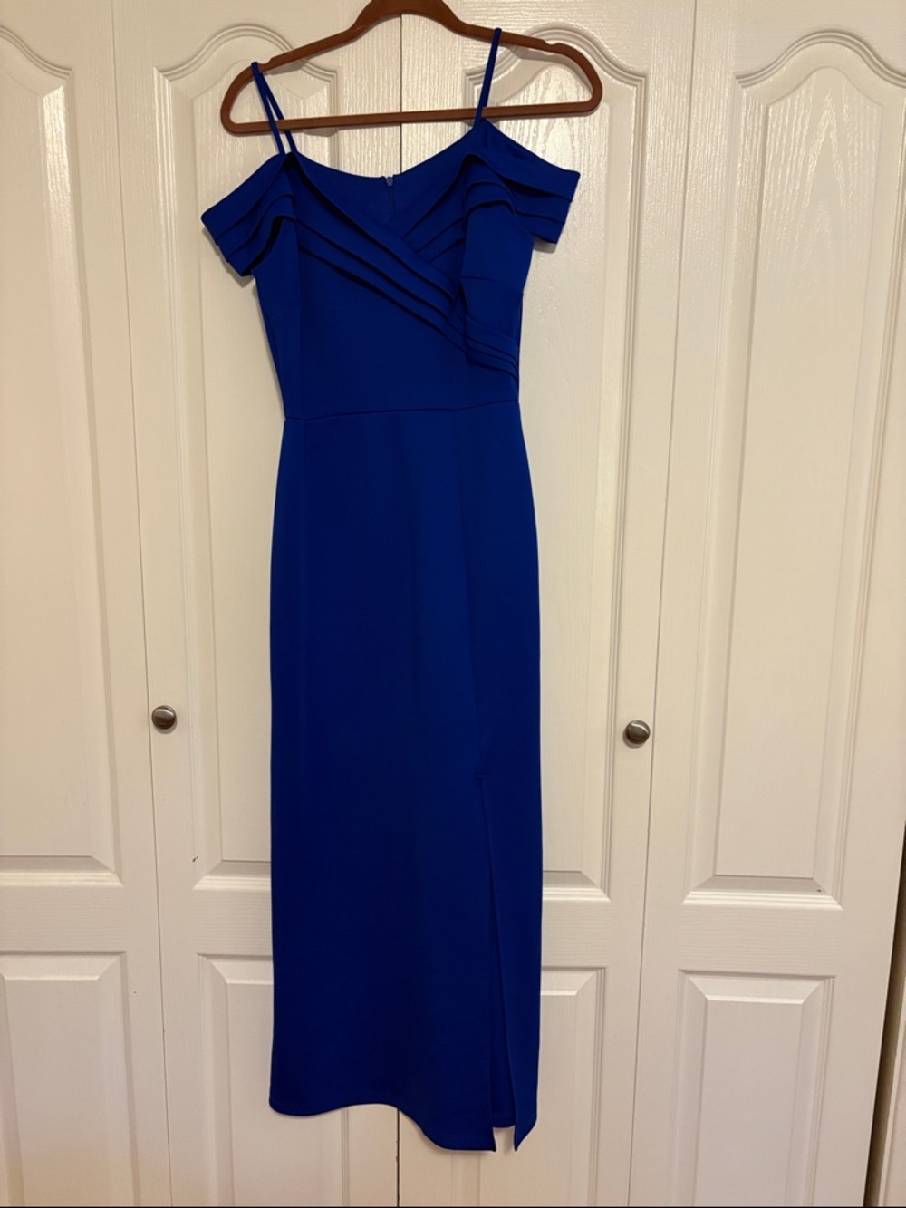 Elegant Royal Blue Cold-Shoulder Midi Prom Dress